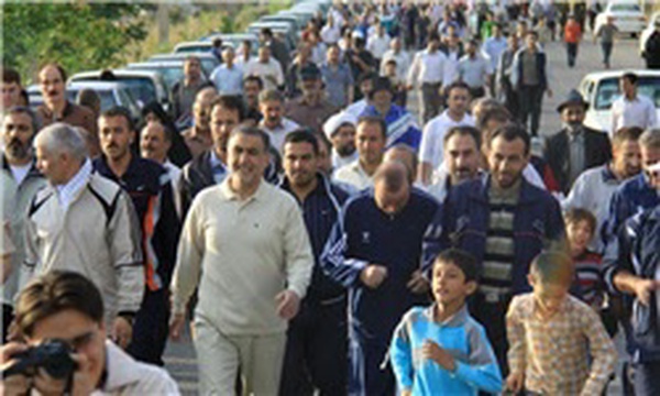 پیاده روی خانوادگی