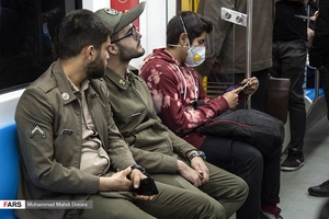 تجمع مسافران در خط چهار مترو