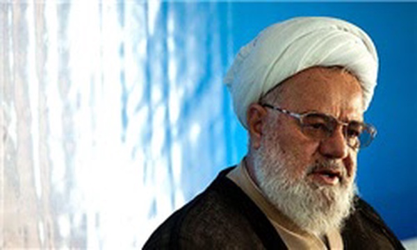 بدرقه آیت الله ممدوحی عضور مجلس خبرگان رهبری توسط مسولین دفتر خبرگزاری فارس در کرمانشاه