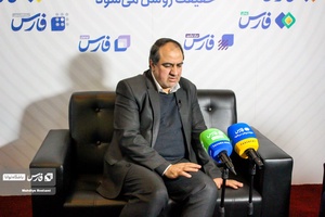 احمد صادقی در غرفه فارس