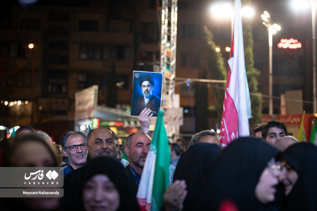 اجتماع بزرگ جامعه ورزش و جوانان در میدان انقلاب