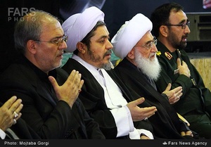 دیدار خانواده شهدا با آیت الله نوری همدانی