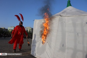 خیمه  اهل بیت امام حسین علیه السلام در حال سوختن