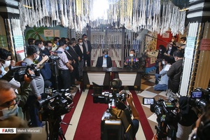 نشست خبری مشترک سید پرویز فتاح رئیس بنیاد مستضعفان و مهدی حاجی زاده رئیس سازمان زندان‌ها پس از تفاهم نامه آزادی زندانیان جرایم غیر عمد و جرایم مالی