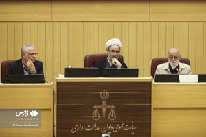 مهدی چمران رئیس شورای شهر تهران و حکمتعلی مظفری رئیس دیوان عدالت اداری 