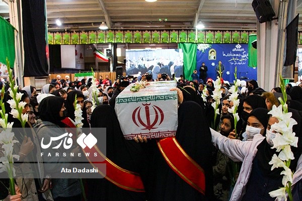استقبال از 2 شهید گمنام بر دوش دختران دهه هشتادی  مَرَند 