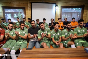 بازیکنان تیم فوتبال سایپا در مراسم معارفه سرمربی جدید تیم فوتبال سایپا