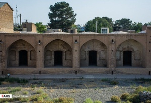 کاروانسرایی در دشت طلایی ری