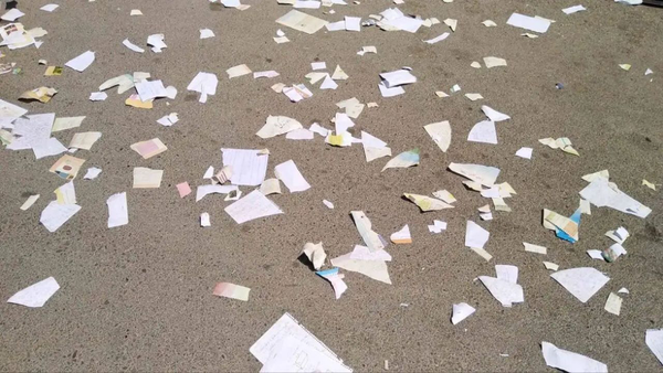 کتاب‌های پاره؛ تاوان کدام اشتباه؟! / نتیجه سیاست غلط آموزش و پرورش