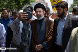 حجت الاسلام مجتبی خامنه ای در راهپیمایی روز جهانی قدس ۹۸ 