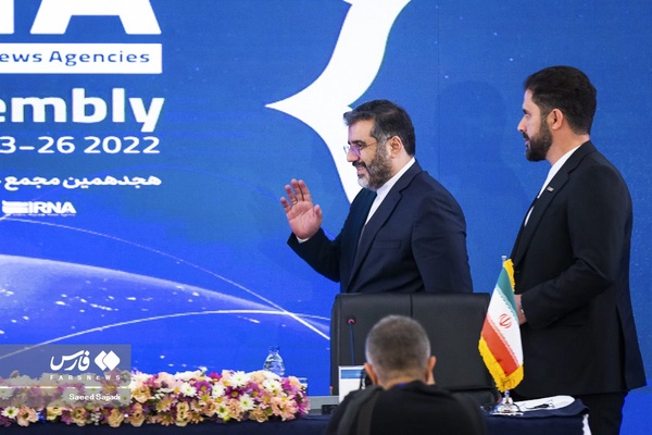 ورود محمدمهدی اسماعیلی وزیر فرهنگ و ارشاد اسلامی به مجمع عمومی اوآنا