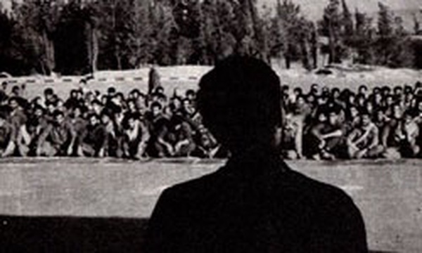 احمد متوسلیان در حال سخنرانی در پادگان زبدانی
