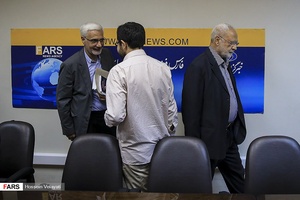 حضور  دکتر منوچهر محمدی نویسنده  کتاب مولفه های قدرت در جمهوری اسلامی  در مراسم رونمایی از این کتاب 