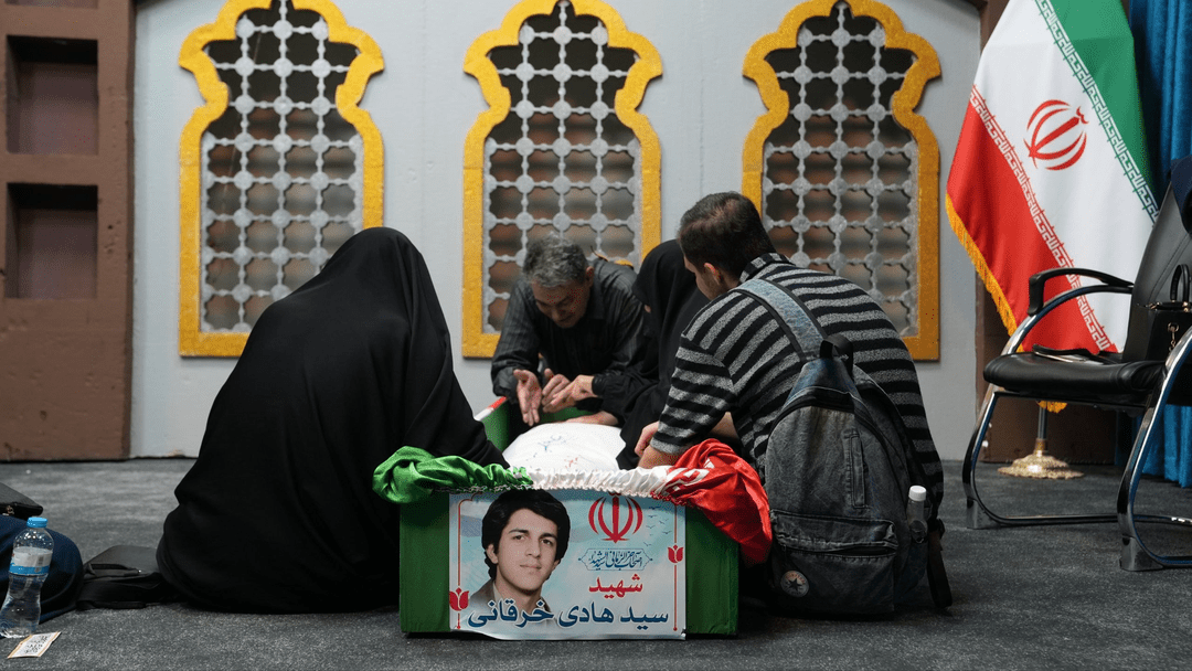 پس از ۴۱ و ۴۵ سال؛ وداع با پیکر دو شهید در تهران