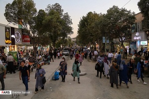ازدحام بیش از حد جمعیت و عدم استفاده بعضی افراد از ماسک