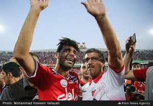 ناراحتی مهدی طارمی بازیکن پرسپولیس پس از از دست دادن قهرمانی فصل