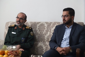 دیدار سردار شریفی با خانواده شهید مدافع حرم مهران عزیزانی