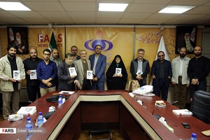 رونمایی از کتاب نشانی روی آب