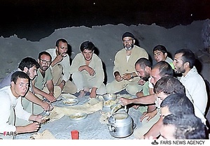 سفره اطعام رزمندگان هشت سال دفاع مقدس