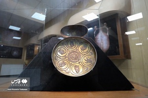 کاسه زرین با نقوش گیاهی