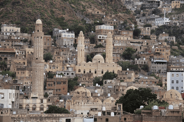 شکست در میدان، جنگ با نقاب مذهبی