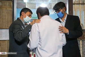 آزادی تعدادی از زندانیان جرایم غیر عمد و جرایم مالی از زندان بزرگ تهران با مشایعت سید پرویز فتاح رئیس بنیاد مستضعفان و مهدی حاجی زاده رئیس سازمان زندان‌ها
