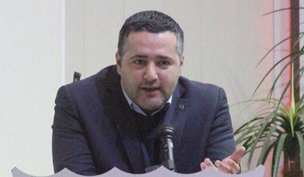 بی