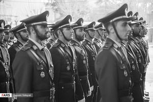 مراسم نمادین بیعت تاریخی کارکنان نیروی هوایی با امام خمینی (ره)
