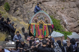 آیین نخل گردانی و مراسم عزاداری عاشورای حسینی در روستای ابیانه