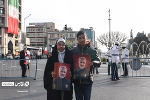 حضور نوجوانان در ساعات آغازین راهپیمایی جشن 44 سالگی انقلاب  در میدان فردوسی 