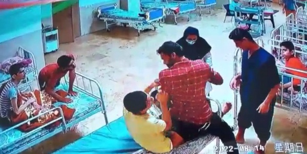 آزار معلولان