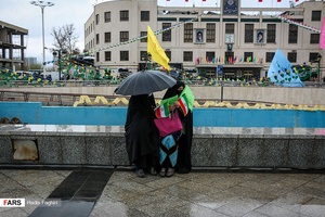  اجتماع بزرگ منتظران ظهور با حضور زائران و مجاوران بارگاه منور رضوی در میدان شهدای مشهد برگزار شد.