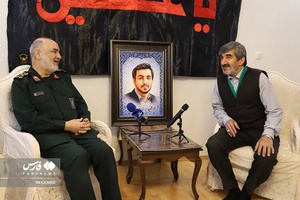 دیدار سردار سرلشکر پاسدار حسین سلامی فرمانده کل سپاه پاسداران با خانواده شهید سید فریدالدین معصومی
