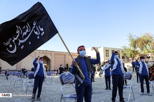  حضور نوجوانان دارالارشاد اردبیل در همایش احلی من العسل  به یاد رشادت های حضرت قاسم بن الحسن(ع) در واقعه کربلا درصحن بقعه شیخ صفی الدین اردبیلی 