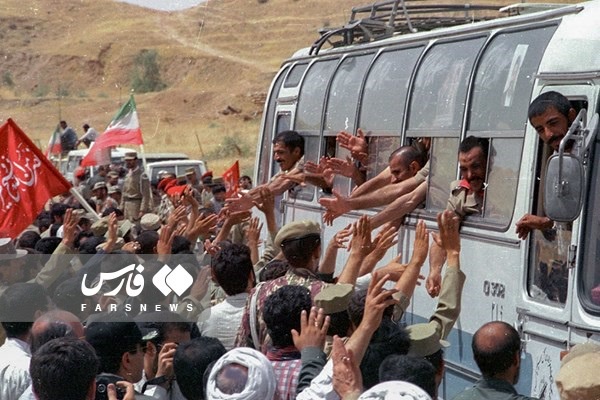 26 مرداد سالروز بازگشت آزادگان سرافراز به میهن 