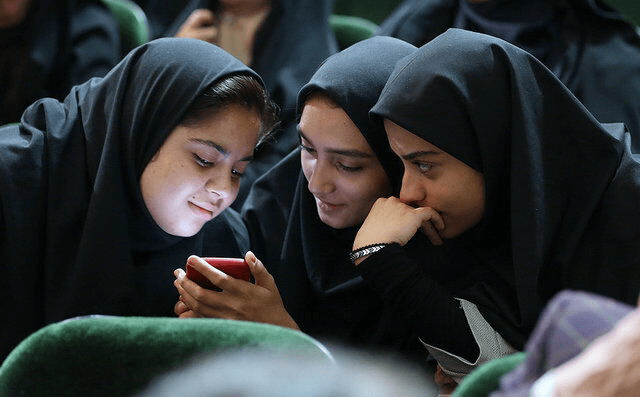 باتوم بدون درد پلیس فرانسه؛ معلم ایرانی از مشاهداتش در پاریس می‌گوید