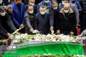 محمدرضا داورزنی در مراسم تشییع پیکرمحمد رضا  یزدانی خرم در فدراسیون والیبال