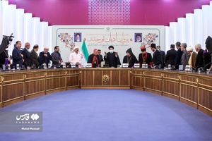 ورود آیت الله رئیسی رئیس جمهوربه محل نشست با پیروان ادیان توحیدی 