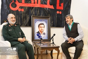 دیدار سردار سرلشکر پاسدار حسین سلامی فرمانده کل سپاه پاسداران با خانواده شهید سید فریدالدین معصومی