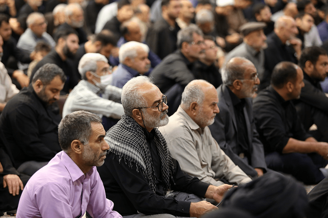 گزارش تصویری؛  زائران حرم بانوی کرامت در سوگ ام ابیها اشک ماتم ریختند