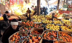بازار میوه در شب یلدا