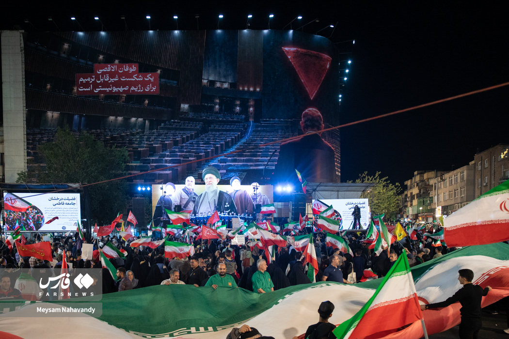 اجتماع بزرگ جامعه ورزش و جوانان در میدان انقلاب