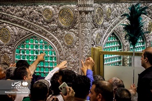 آئین تعویض پرچم گنبد و پوش ضریح حرم مطهر رضوی