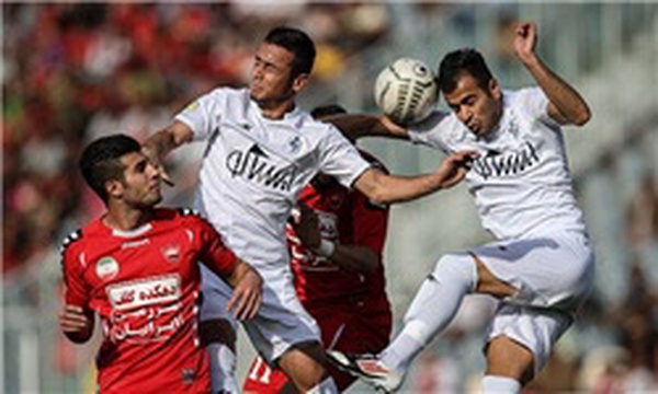 دیدار تیمهای فوتبال پرسپولیس و پیکان