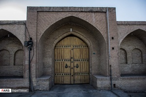 کاروانسرایی در دشت طلایی ری