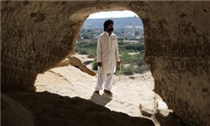 غار روستای تیس در چابهار