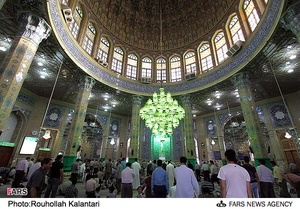 زائران در شبستان مسجد مقدس جمکران