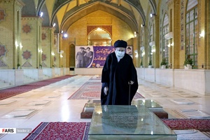 حضور رهبر معظم انقلاب در مرقد مطهر امام (ره)