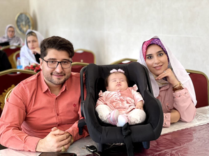 مادر پدر نوزاد کودک بچه فرزندآوری فرزند